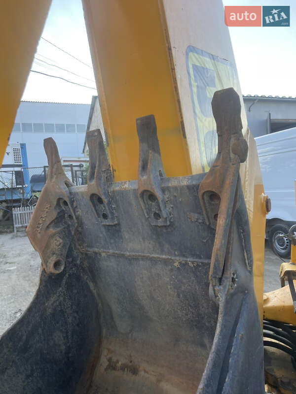 Екскаватор навантажувач JCB 4CX 2003 в Чернівцях