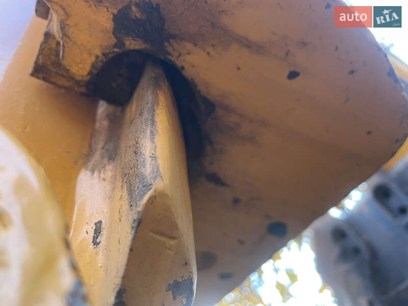 Екскаватор навантажувач JCB 4CX 2003 в Чернівцях