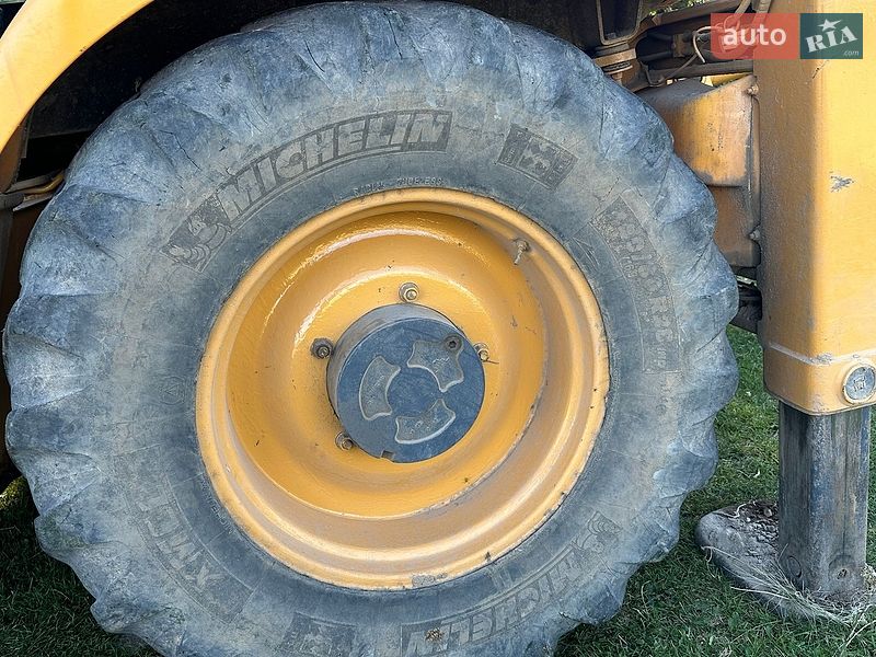 Экскаватор погрузчик JCB 4CX 2003 в Гнивани