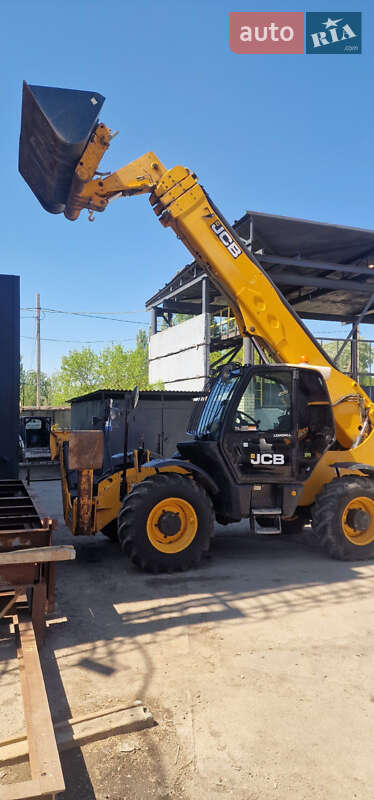 Телескопический погрузчик JCB 540-170 2014 в 