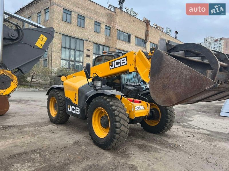 JCB 541-70 2019