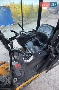 Экскаватор погрузчик JCB 8018 2014 в 