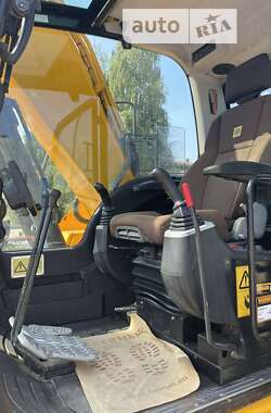 Гусеничный экскаватор JCB JS 130 2013 в 