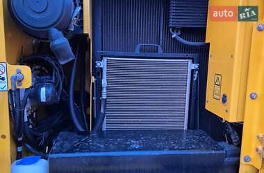Гусеничный экскаватор JCB JS 130 2014 в 