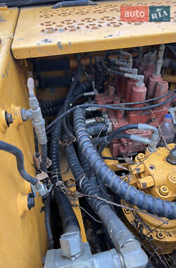 Гусеничный экскаватор JCB JS 130 2005 в 