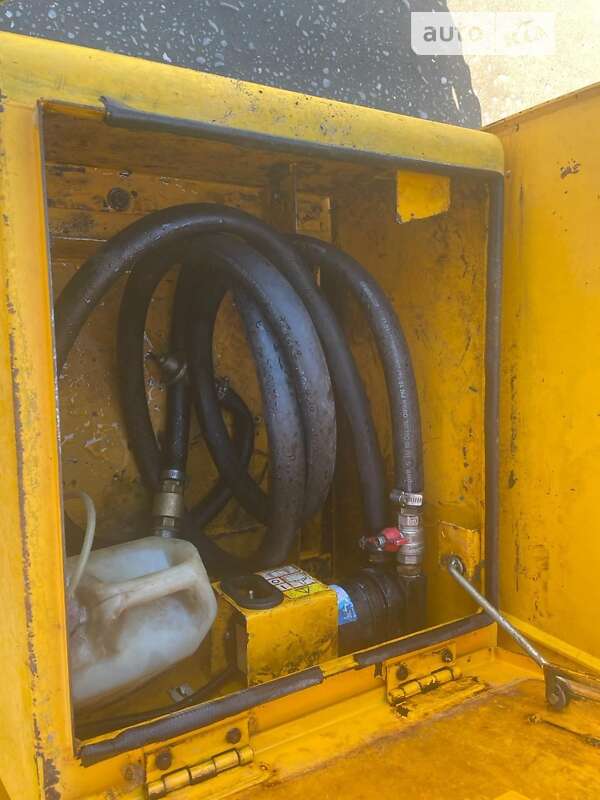 Гусеничный экскаватор JCB JS 160 2003 в Хусте