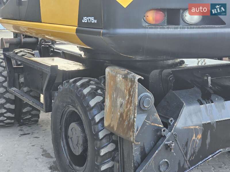 Колесный экскаватор JCB JS 175 2011 в Бучаче