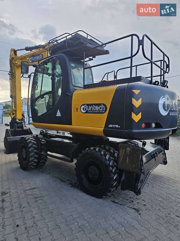 Колесный экскаватор JCB JS 175 2011 в Бучаче
