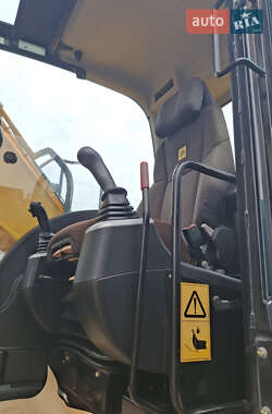 Колісний екскаватор JCB JS 175 2015 в 