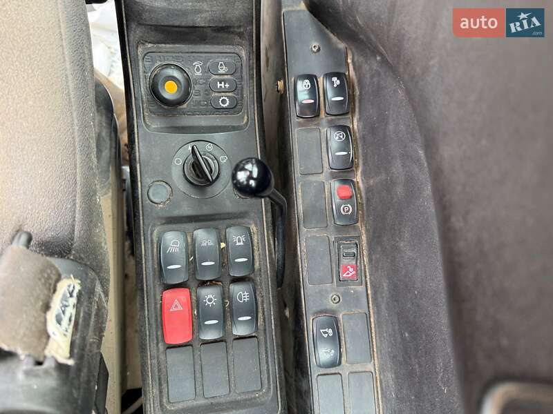 Колесный экскаватор JCB JS 175 2016 в Киеве