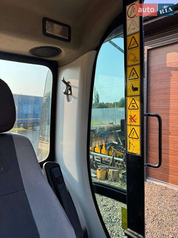 Колесный экскаватор JCB JS 175 2007 в Черновцах