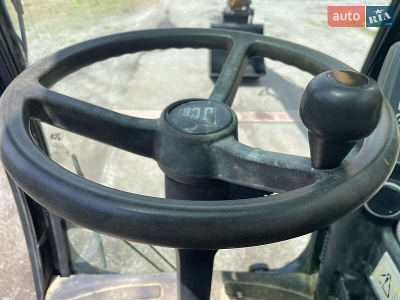 Колесный экскаватор JCB JS 200 2012 в Кременчуге