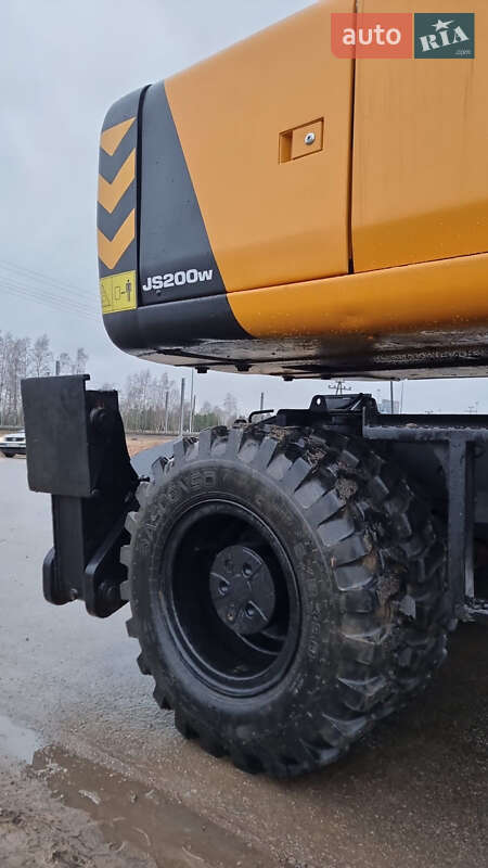 Колесный экскаватор JCB JS 200 2005 в Беляевке