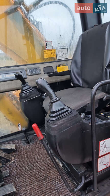 Колесный экскаватор JCB JS 200 2005 в Беляевке