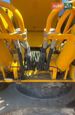 Гусеничный экскаватор JCB JS 200 2007 в 