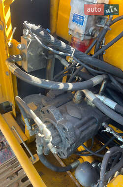 Гусеничный экскаватор JCB JS 200 2007 в 
