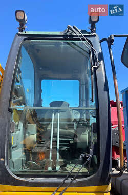 Гусеничный экскаватор JCB JS 200 2007 в 