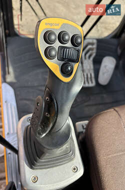 Гусеничный экскаватор JCB JS 200 2012 в 