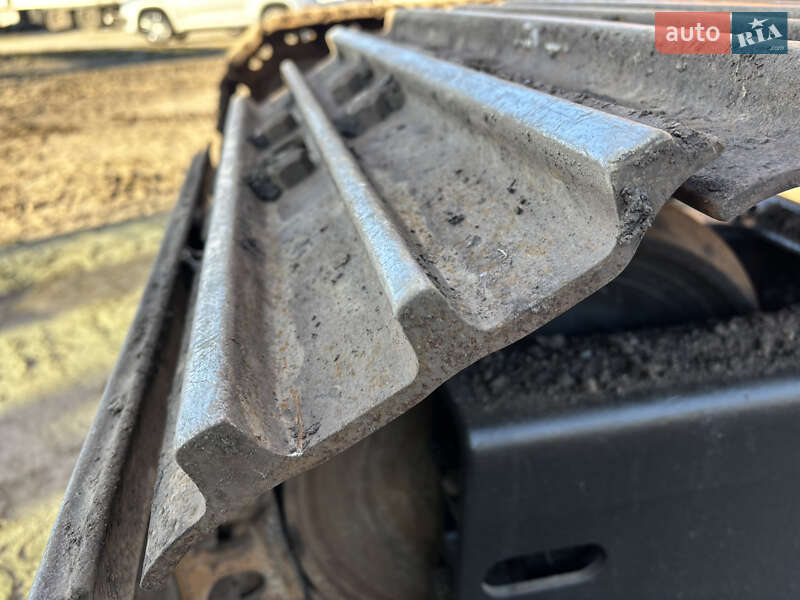 Гусеничный экскаватор JCB JS 210 2012 в Львове