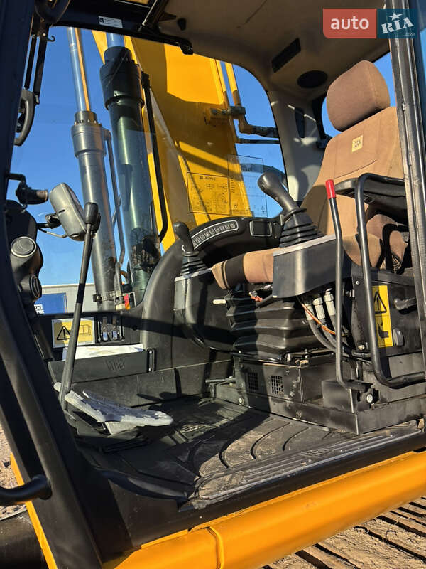 Гусеничный экскаватор JCB JS 210 2012 в Львове