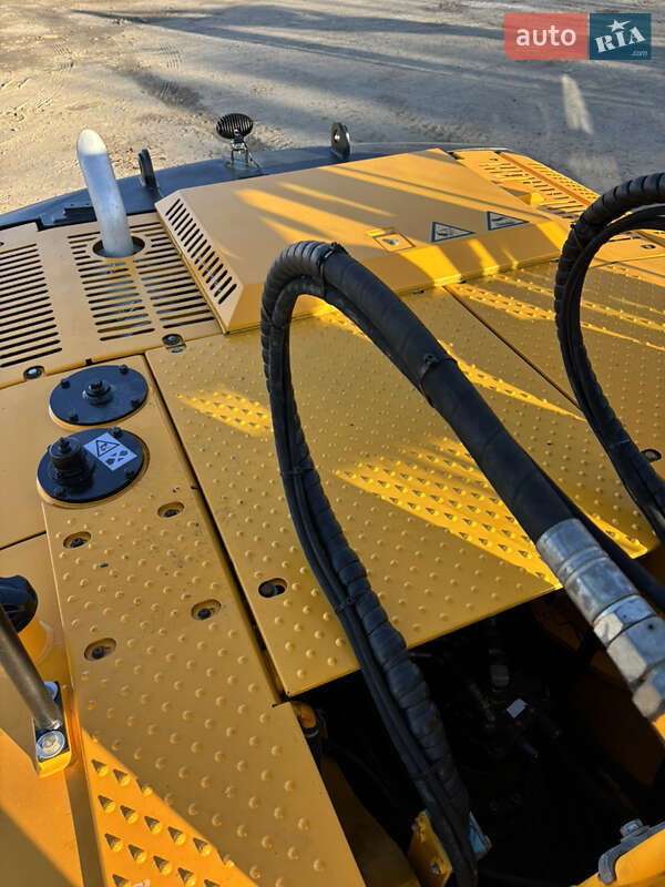 Гусеничный экскаватор JCB JS 210 2012 в Львове