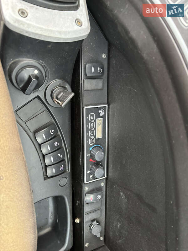 Гусеничный экскаватор JCB JS 210 2012 в Львове