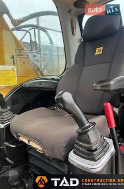 Гусеничний екскаватор JCB JS 220 2015 в 