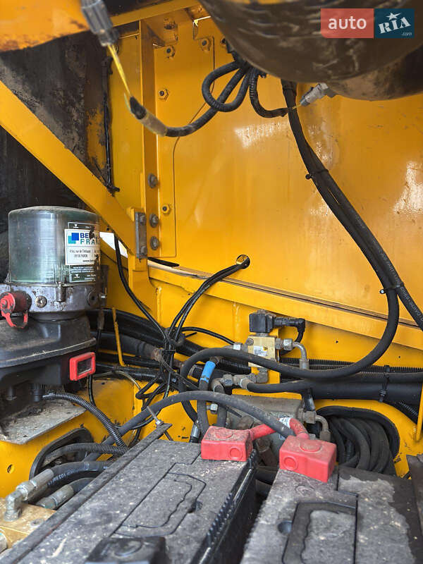 Гусеничний екскаватор JCB JS 220 2013 в Львові