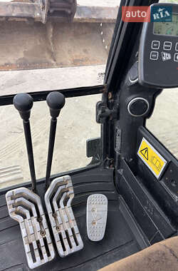 Гусеничний екскаватор JCB JS 220 2013 в 