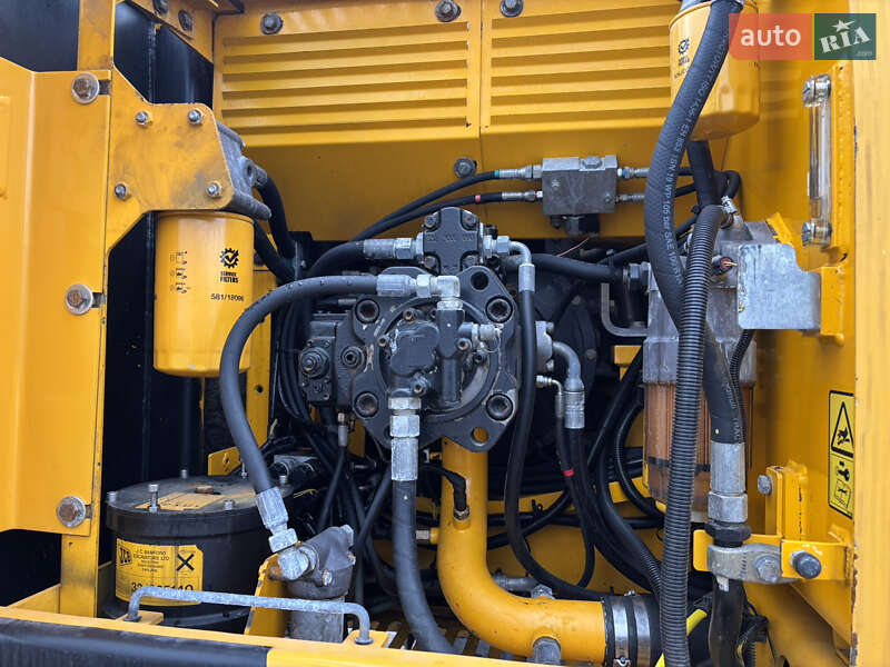 Гусеничный экскаватор JCB JS 220 2012 в Львове