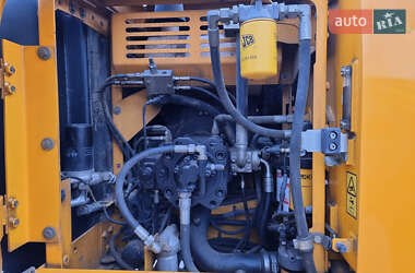 Гусеничний екскаватор JCB JS 220LC 2016 в 