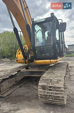Гусеничный экскаватор JCB JS 220LC 2013 в 