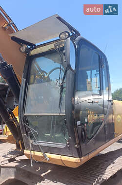 Гусеничный экскаватор JCB JS 220LC 2012 в 