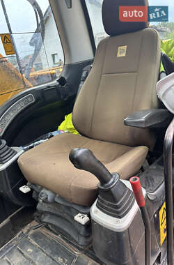 Гусеничний екскаватор JCB JS 220LC 2012 в 