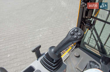Гусеничный экскаватор JCB JS 220LC 2021 в 