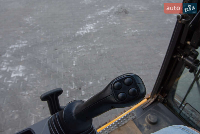 Гусеничный экскаватор JCB JS 220LC 2018 в Житомире