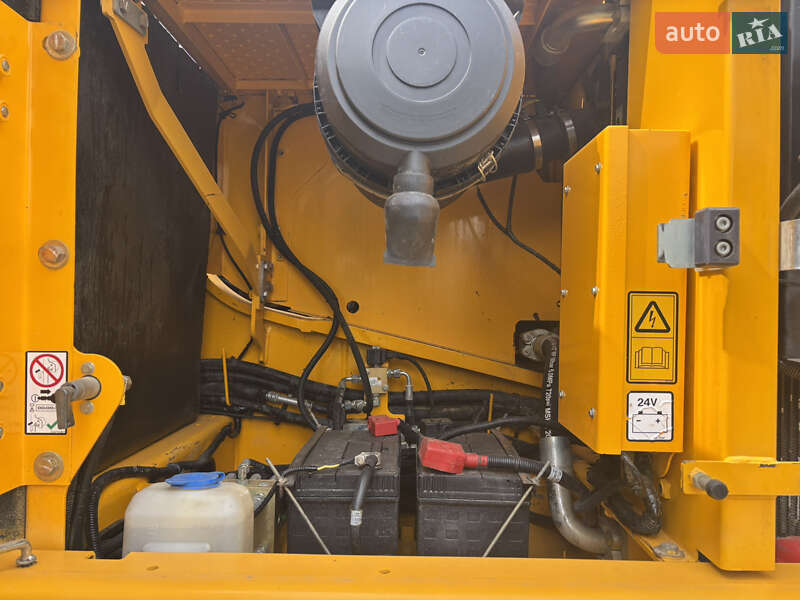 Гусеничный экскаватор JCB JS 220LC 2014 в Львове