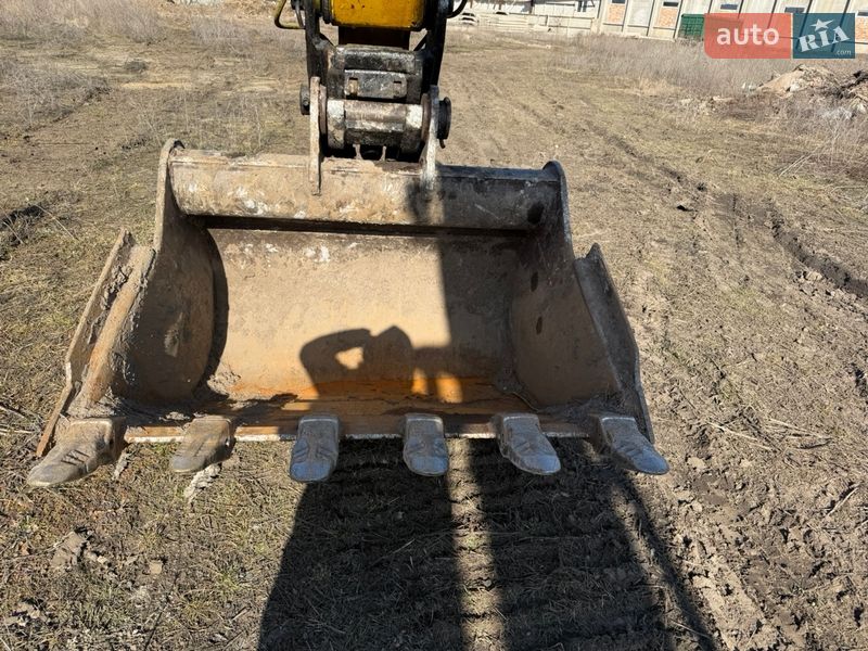 Гусеничный экскаватор JCB JS 220LC 2009 в Александрие