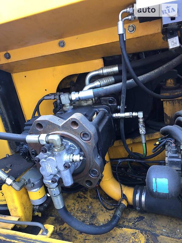 Екскаватор навантажувач JCB JS 240 2004 в Калуші