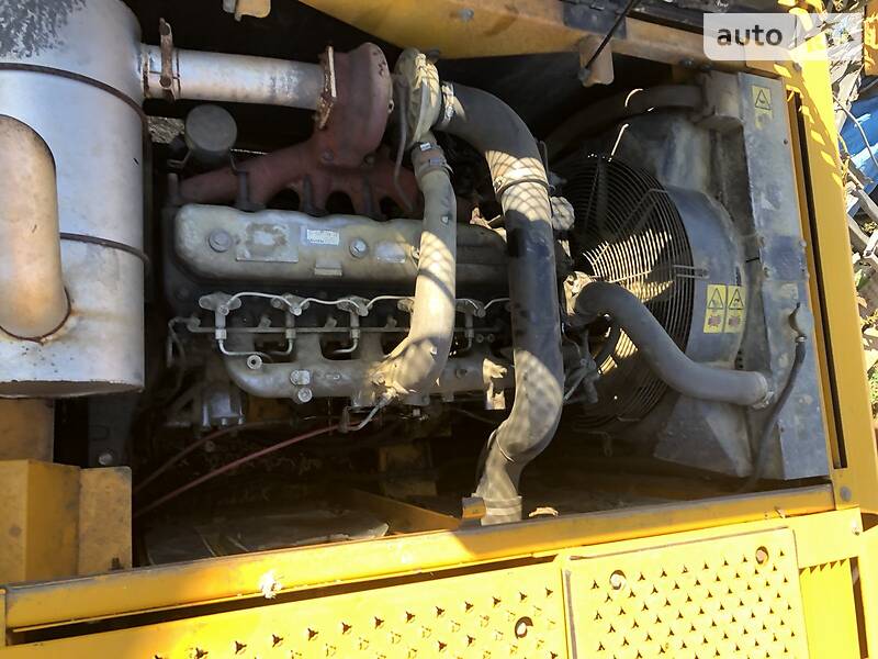 Екскаватор навантажувач JCB JS 240 2004 в Калуші