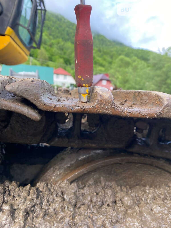 Экскаватор погрузчик JCB JS 240 2005 в Тячеве