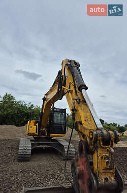 Гусеничный экскаватор JCB JS 240 2011 в 
