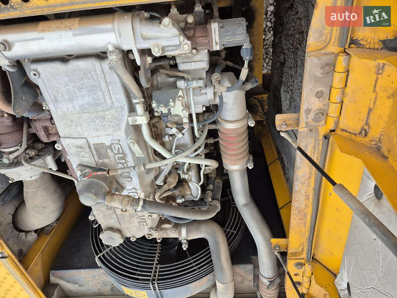 Гусеничный экскаватор JCB JS 240 2011 в Львове