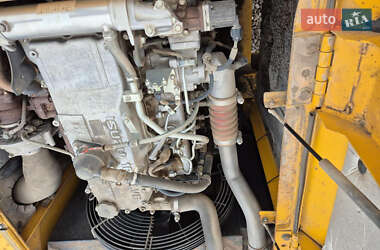 Гусеничный экскаватор JCB JS 240 2011 в 