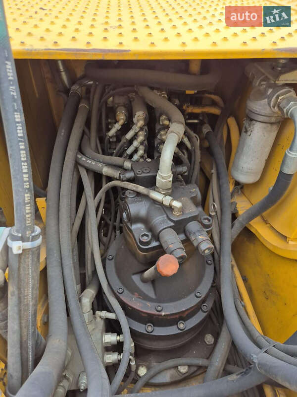 Гусеничный экскаватор JCB JS 240 2011 в Львове