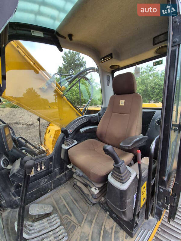 Гусеничный экскаватор JCB JS 240 2011 в Львове