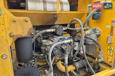 Гусеничный экскаватор JCB JS 240 2011 в 