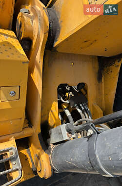Гусеничный экскаватор JCB JS 240NC 2012 в 