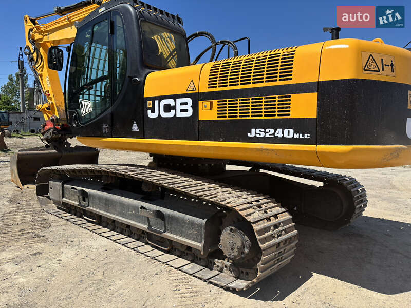 Гусеничный экскаватор JCB JS 240NC 2011 в 