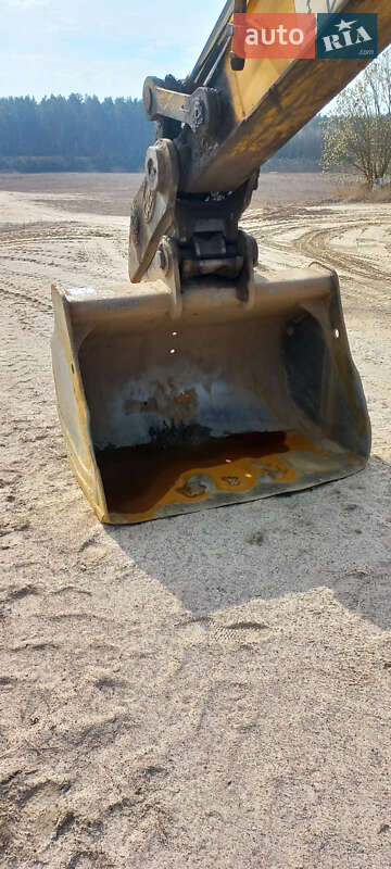 Гусеничный экскаватор JCB JS 240NC 2007 в Львове